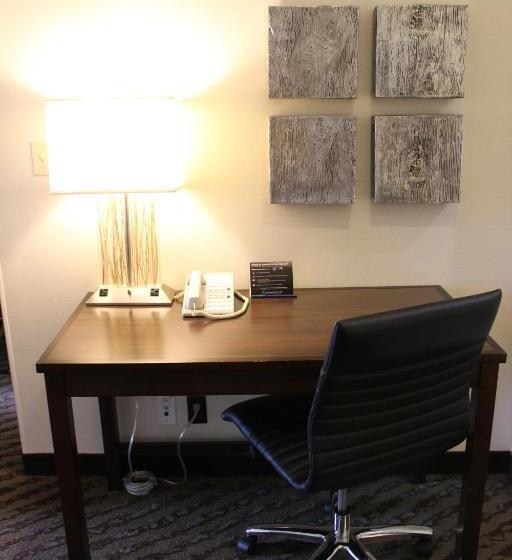 プールビュースタンダードルーム, Valley River Inn