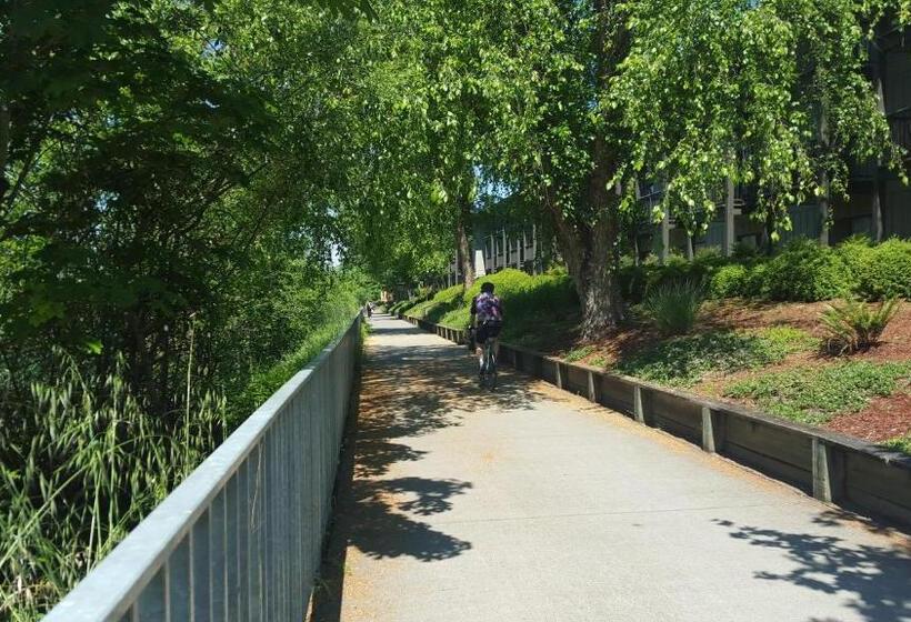 リバービュースタンダードルーム, Valley River Inn