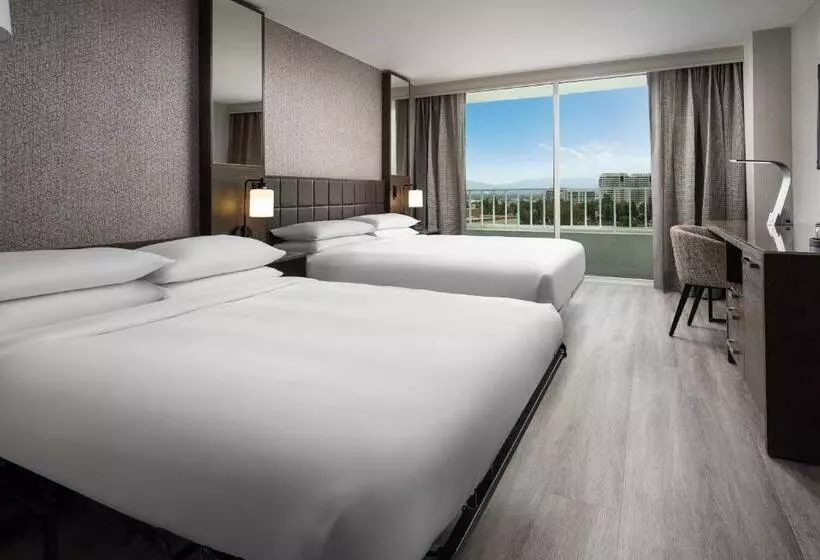 اتاق استاندارد با تخت بزرگ, Warner Center Marriott Woodland Hills