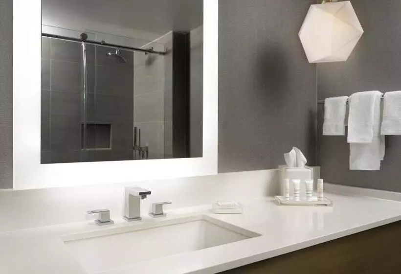 اتاق کلاب, Warner Center Marriott Woodland Hills