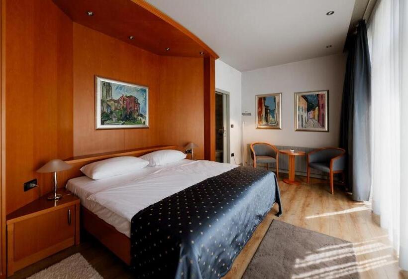 Номер Deluxe с Балконом, Boutique Hotel Kaštel