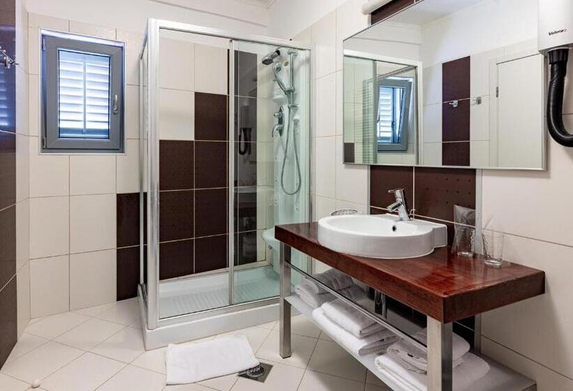 Quarto Deluxe com Sacada, Boutique Hotel Kaštel
