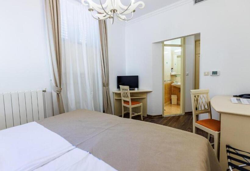 이코노미 룸, Boutique Hotel Kaštel