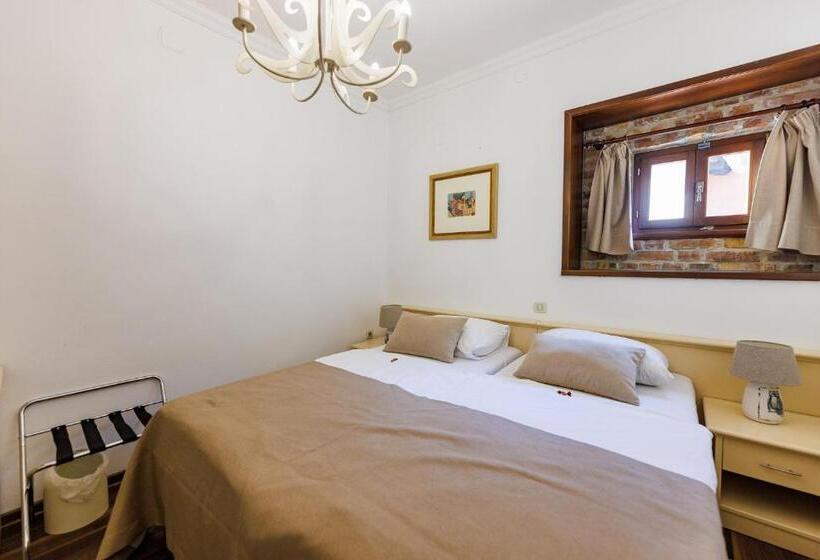 Номер Economy, Boutique Hotel Kaštel