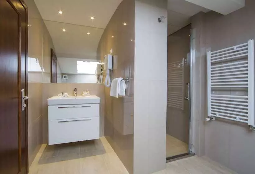 Standard-huone, Central