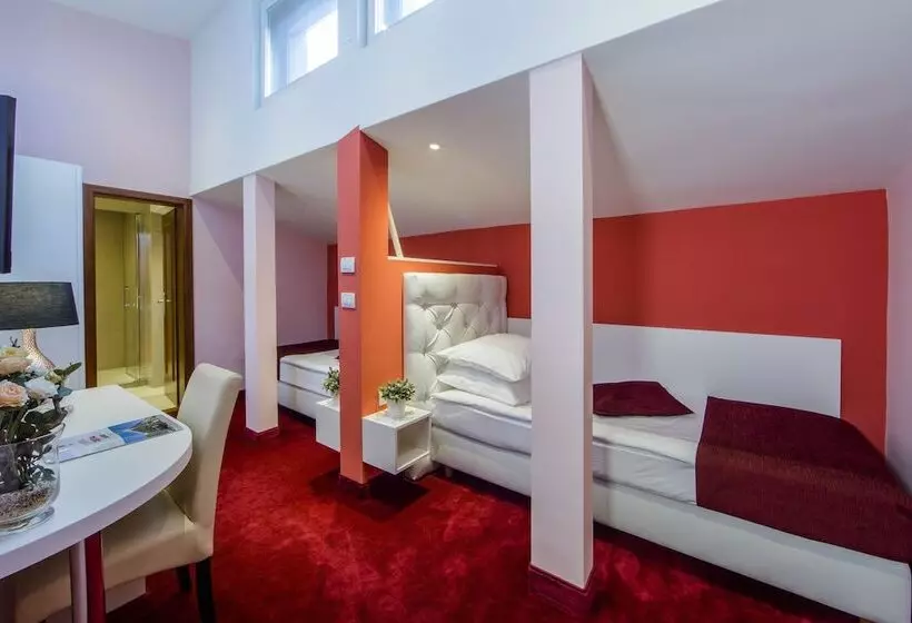 Standard-huone, Central