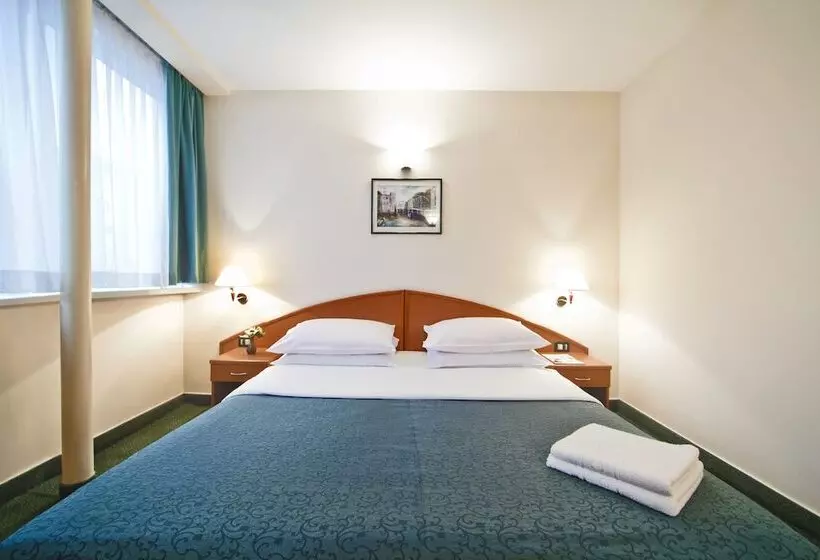Standard-huone, Central