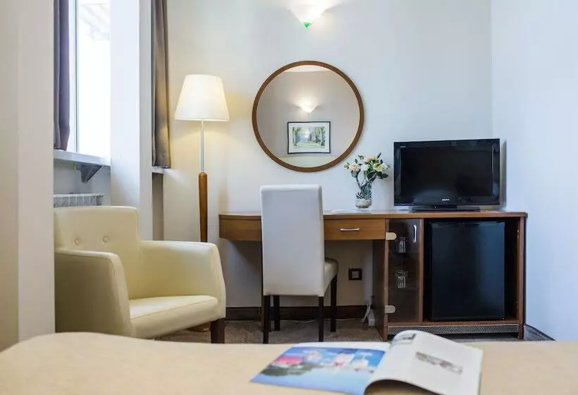 Comfort Yhden Hengen Huone, Central
