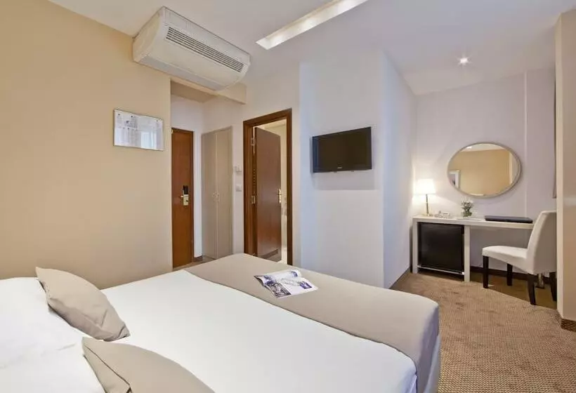 Superior Yhden Hengen Huone, Central