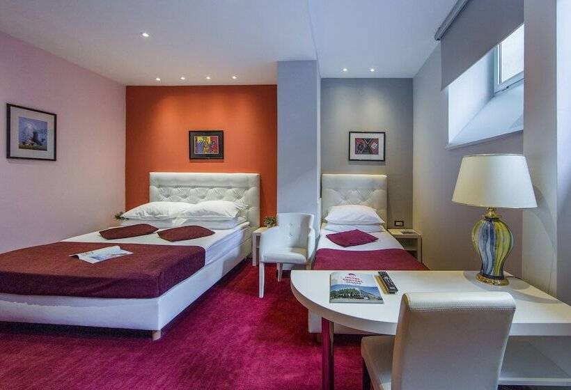 غرفة قياسية ثلاثية, Central