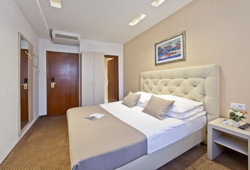 اتاق استاندارد چهار تخته, Central