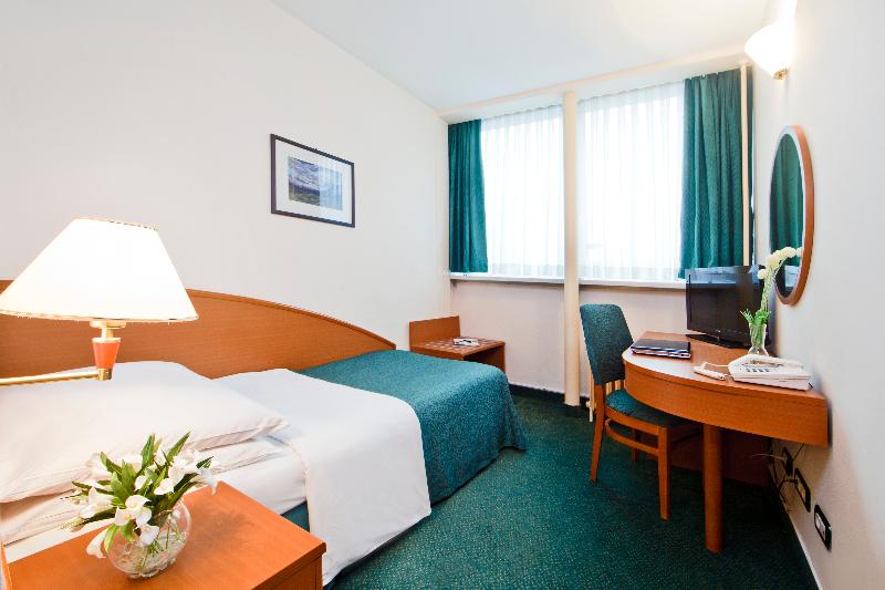 غرفة قياسية فردية, Central