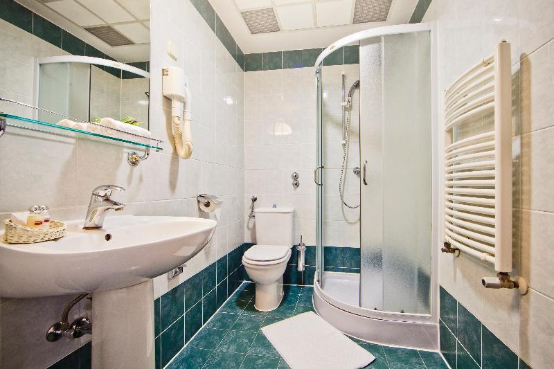 غرفة قياسية فردية, Central