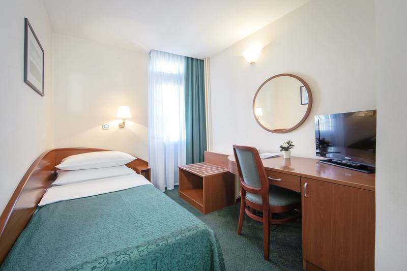 غرفة قياسية فردية, Central