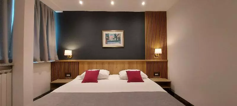 Superior-huone, Central