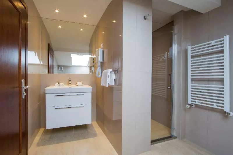 Standard-huone, Central