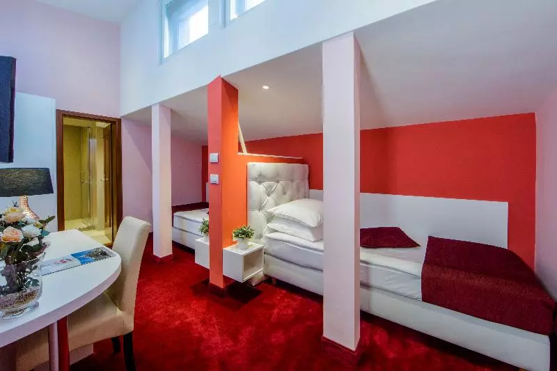 Standard-huone, Central