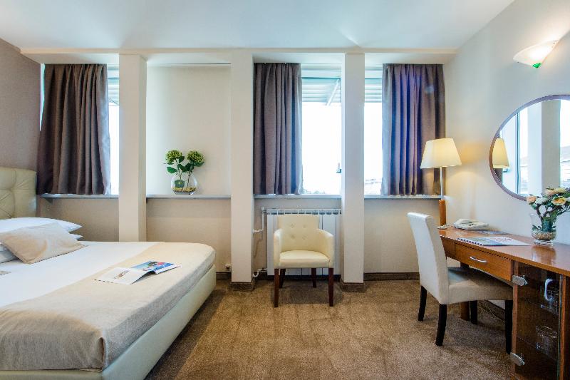 غرفة كومفورت فردية, Central