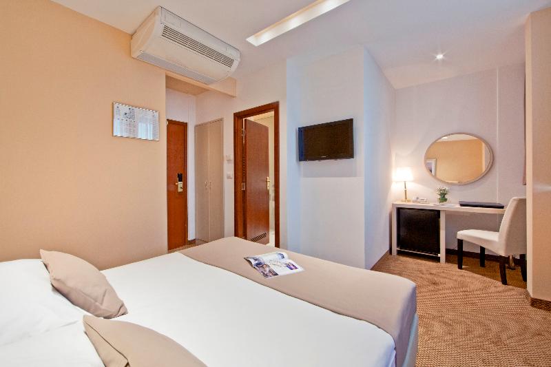 اتاق استاندارد چهار تخته, Central