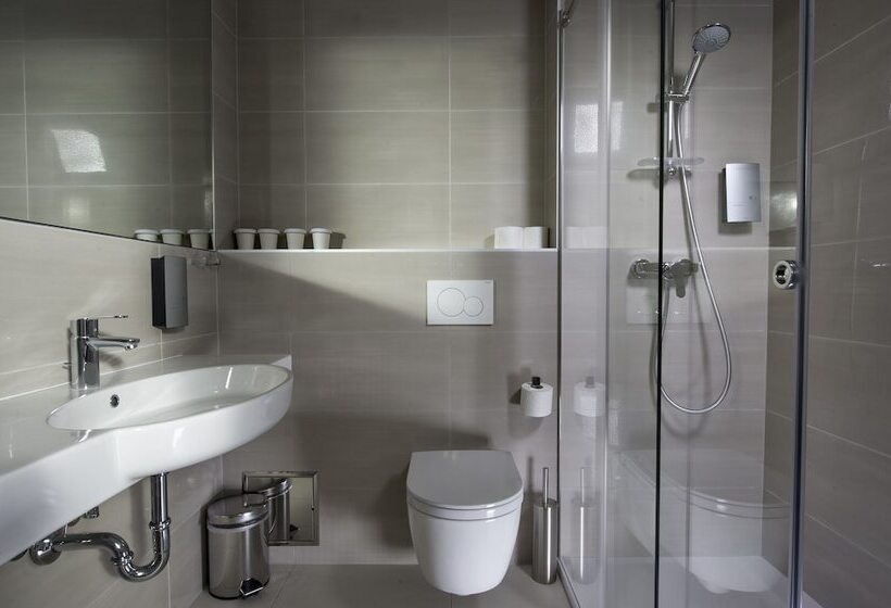 اتاق استاندارد چهار تخته, City Hotel Ljubljana
