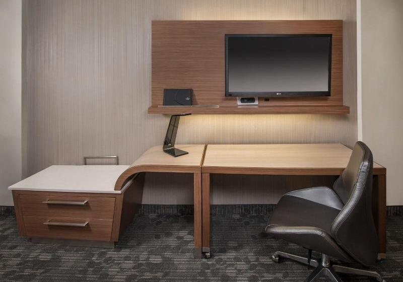 جناح سرير كينج, Courtyard By Marriott Lansing