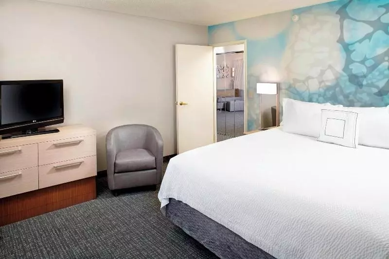 キングサイズベッドのスイートルーム, Courtyard By Marriott Lansing