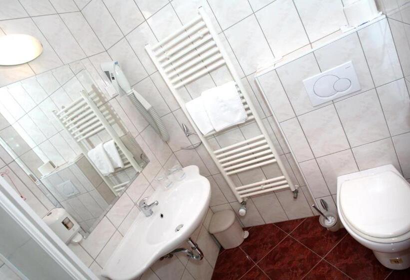 اتاق استاندارد یک نفره, Creina