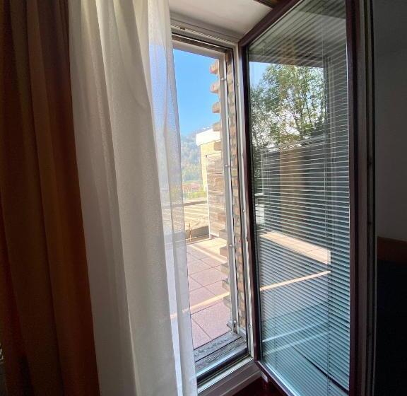 اتاق استاندارد, Creina