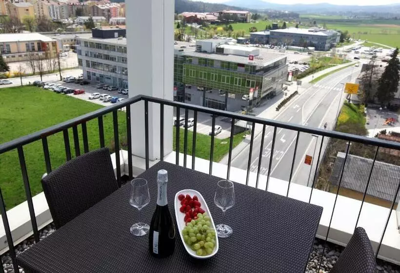 سوئیت با بالکن, Kras