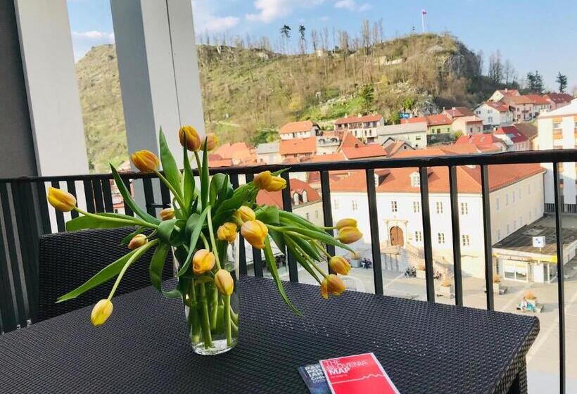 سوئیت با بالکن, Kras