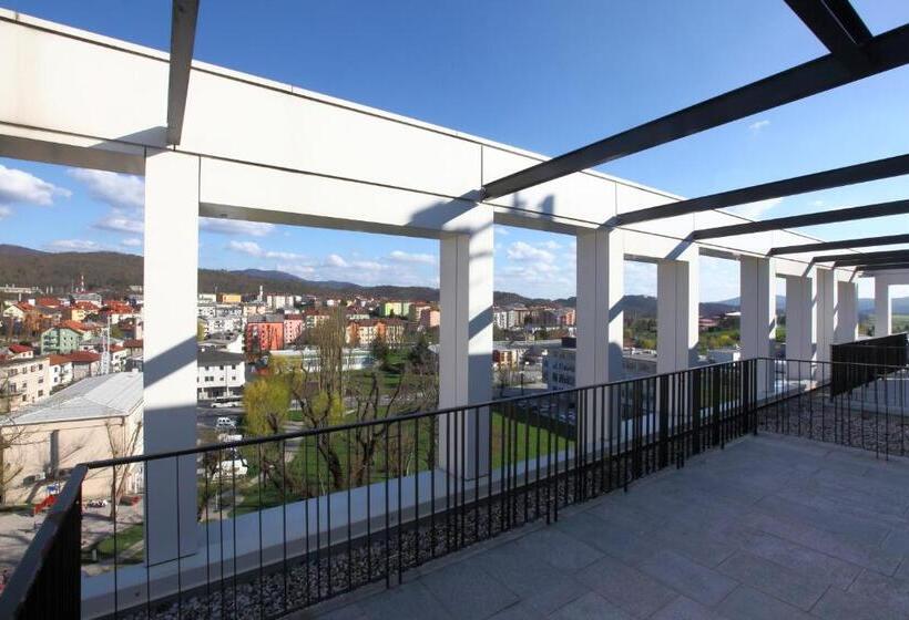 اتاق خانوادگی, Kras