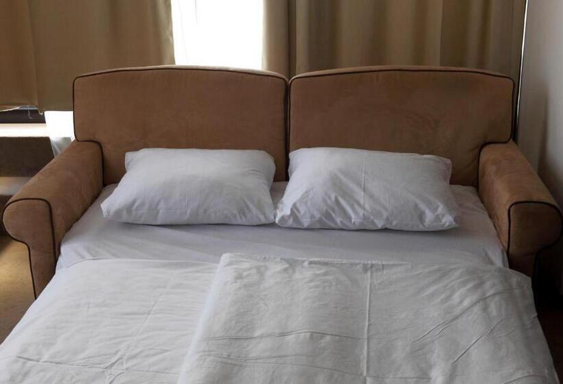 اتاق خانوادگی, Kras