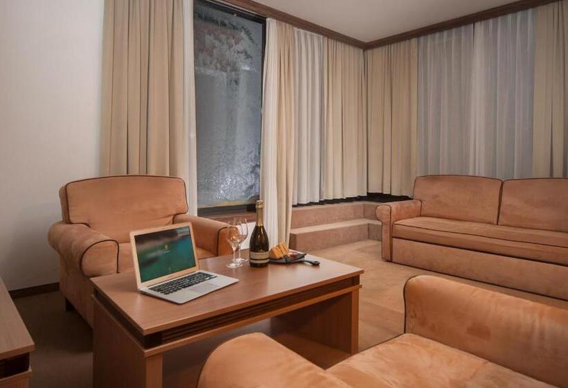 اتاق خانوادگی, Kras