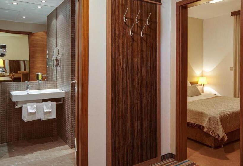 اتاق خانوادگی, Kras