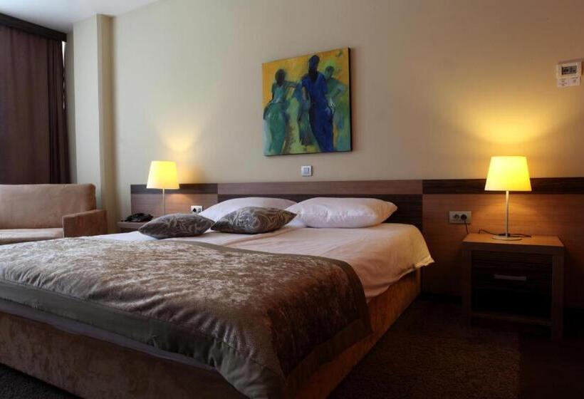 اتاق استاندارد سه نفره, Kras