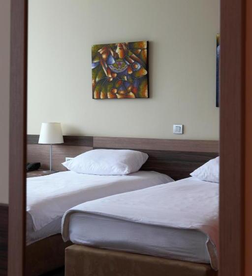 اتاق استاندارد سه نفره, Kras