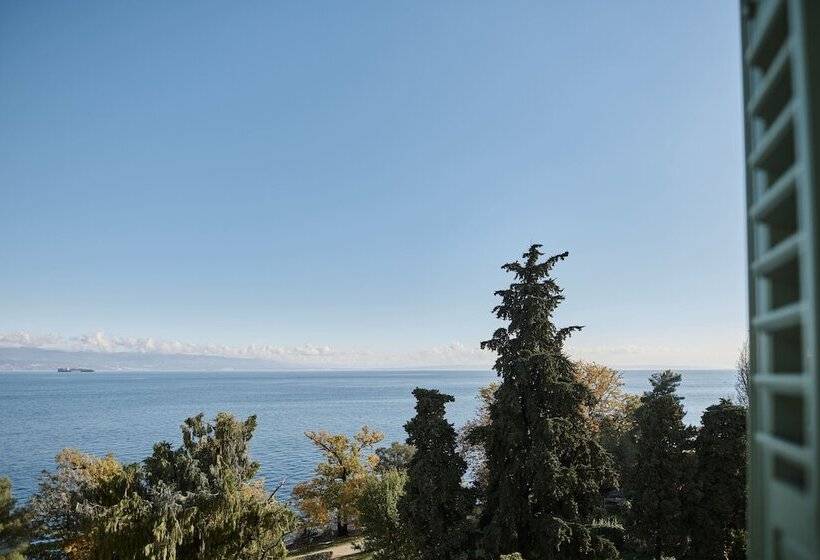 غرفة قياسية مطلّة علي البحر, Lovran