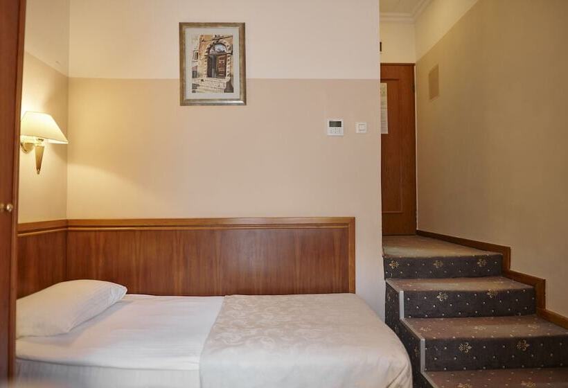 غرفة قياسية فردية, Lovran