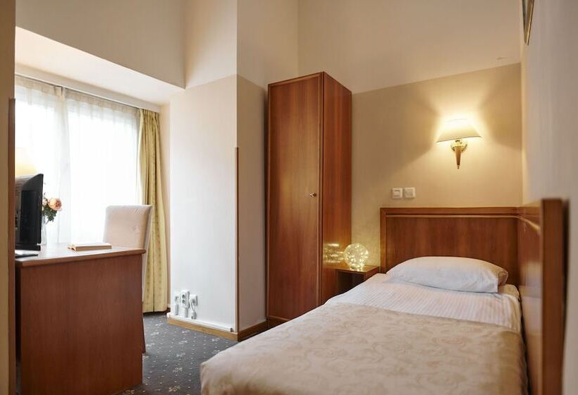 غرفة قياسية فردية, Lovran