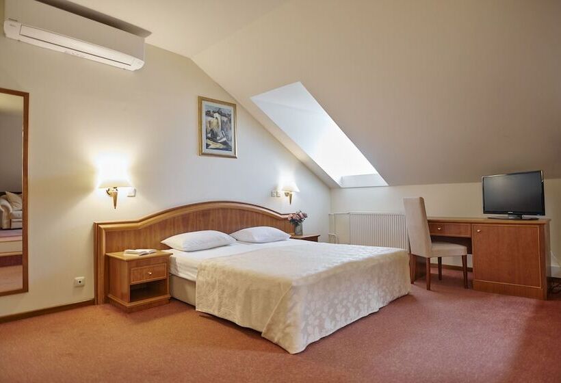 غرفة عائلية, Lovran