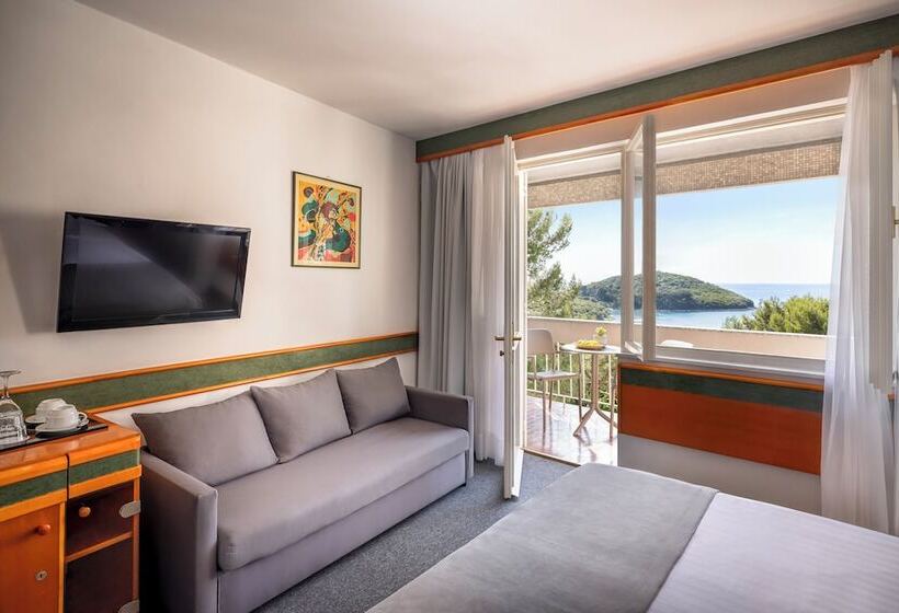 غرفة بريميوم مطلّة علي البحر, Maistra Select Pineta