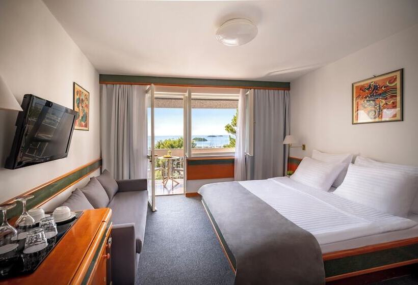 غرفة بريميوم مطلّة علي البحر, Maistra Select Pineta