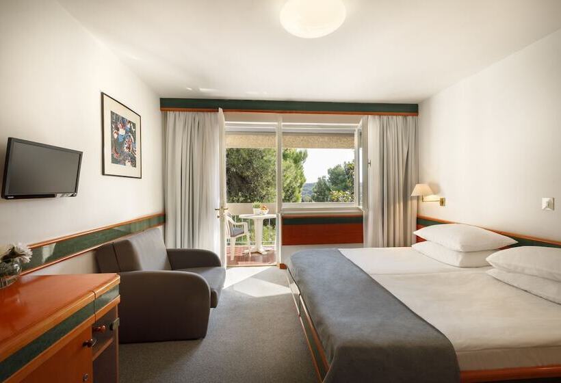 غرفة بريميوم ثلاثية, Maistra Select Pineta