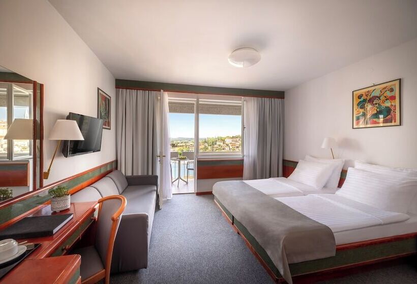 غرفة بريميوم ثلاثية, Maistra Select Pineta