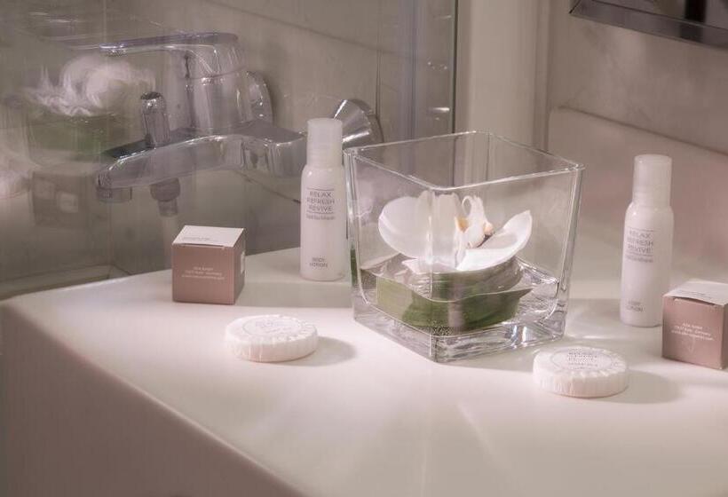 اتاق استاندارد یک نفره, Paka