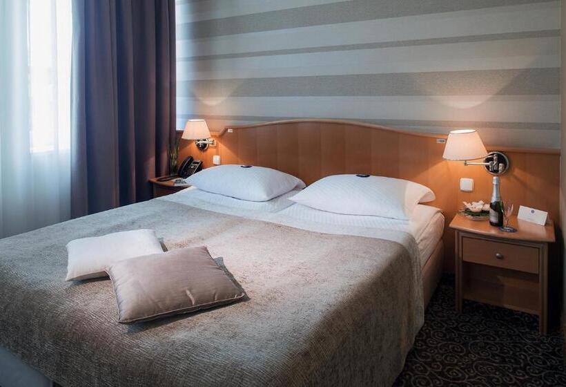 اتاق استاندارد, Paka