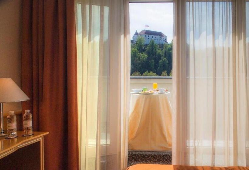 اتاق استاندارد, Paka