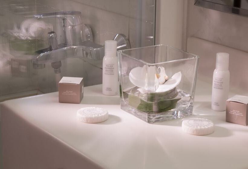 اتاق استاندارد یک نفره, Paka