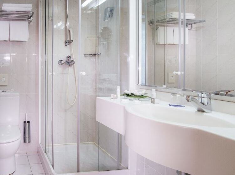 اتاق استاندارد, Paka