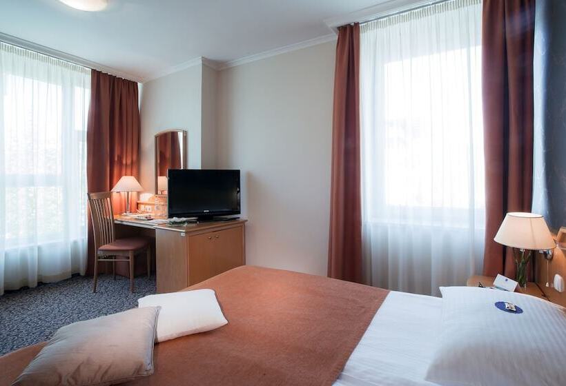 اتاق استاندارد, Paka